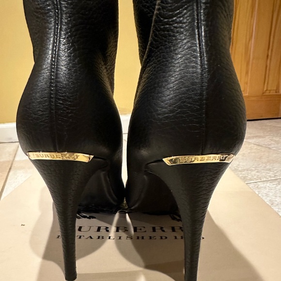 Black peep toe Burberry booties with gold hardware - Picture 9 of 10